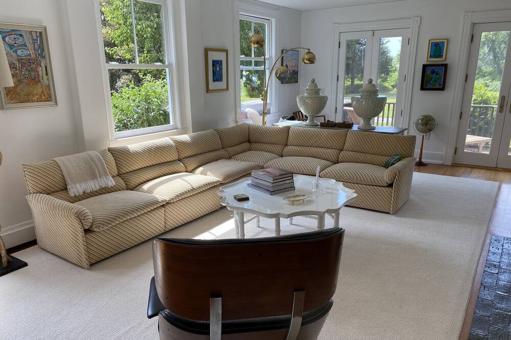 Photo of Livingroom in Watch Hill