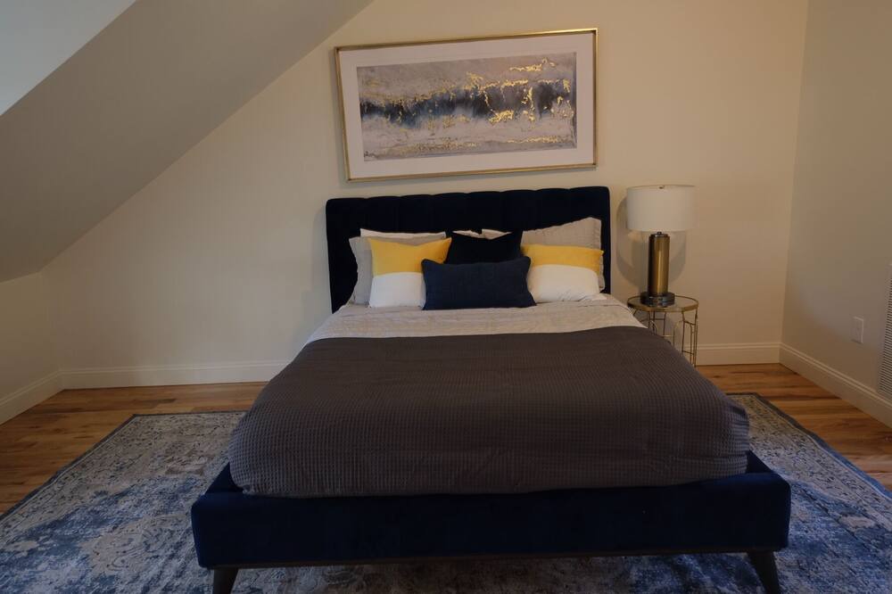 Photo of Bedroom in Newtown