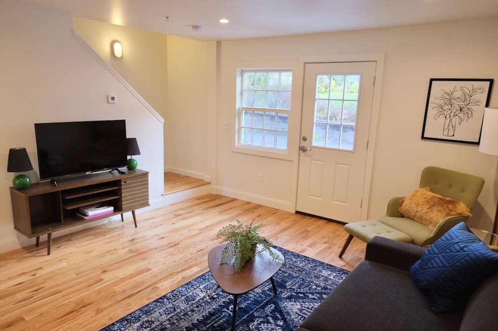 Photo of Livingroom in Newtown