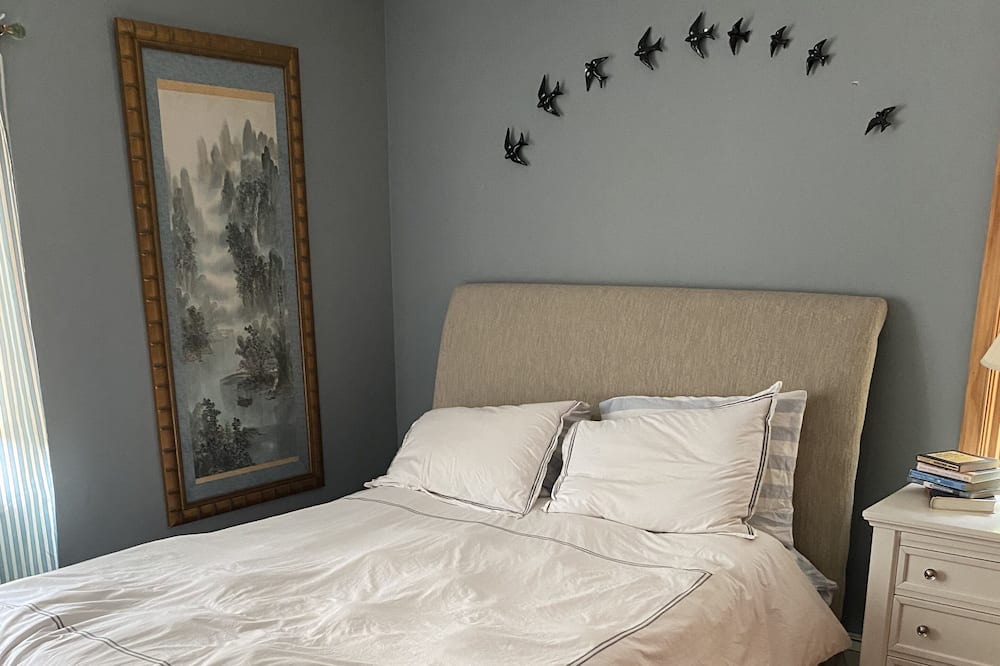 Photo of Bedroom in Belmar