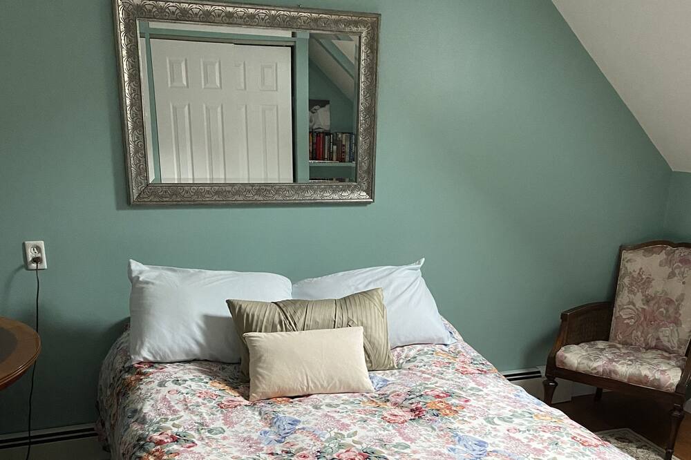 Photo of Bedroom in Belmar