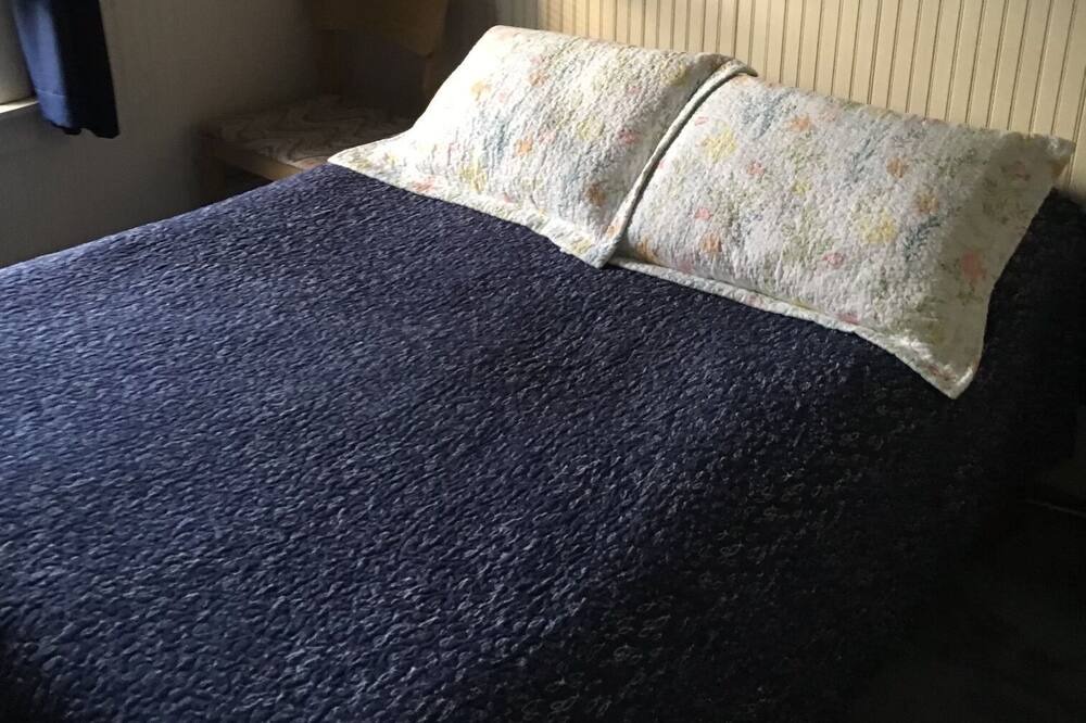 Photo of Bedroom in Westbrook Center