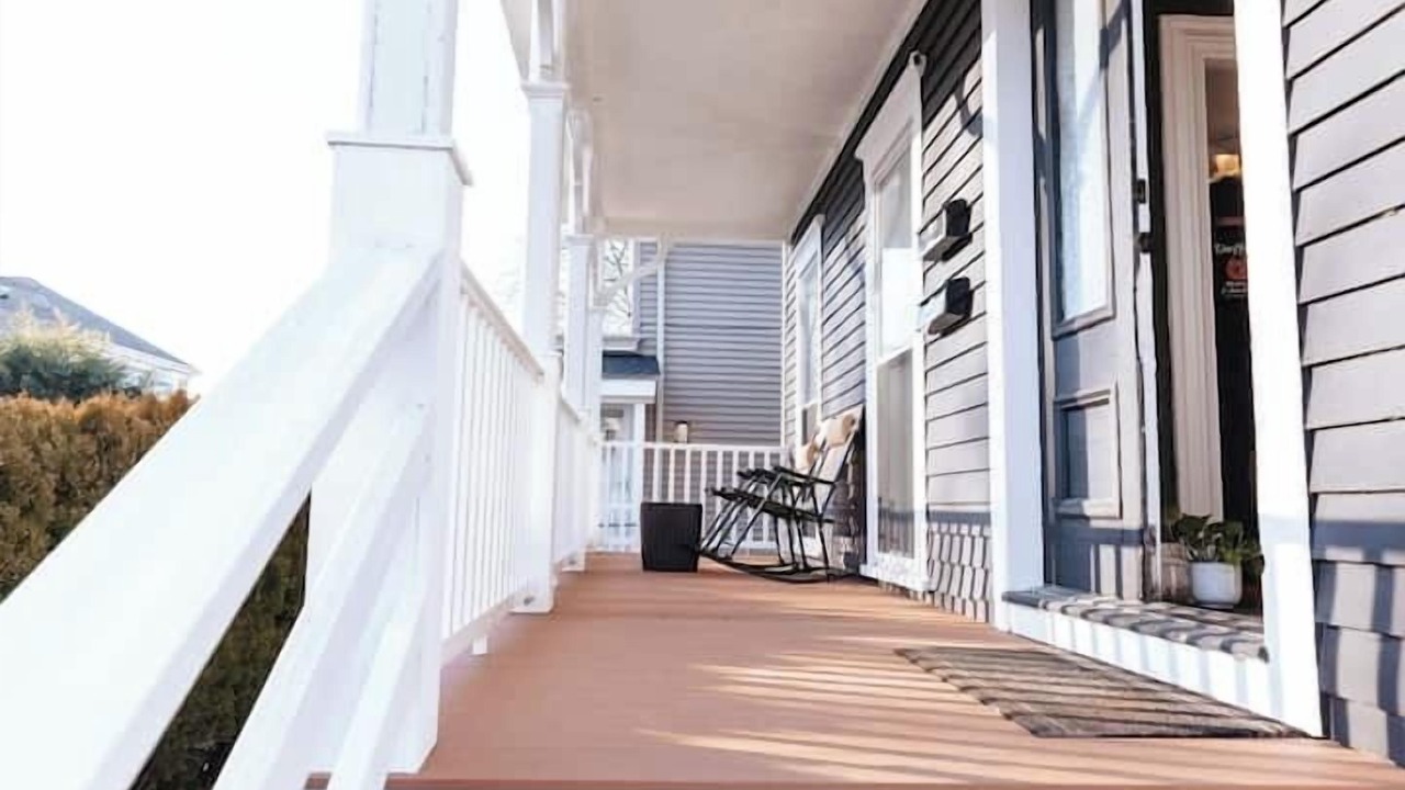 Photo of Outdoor in Off Broadway