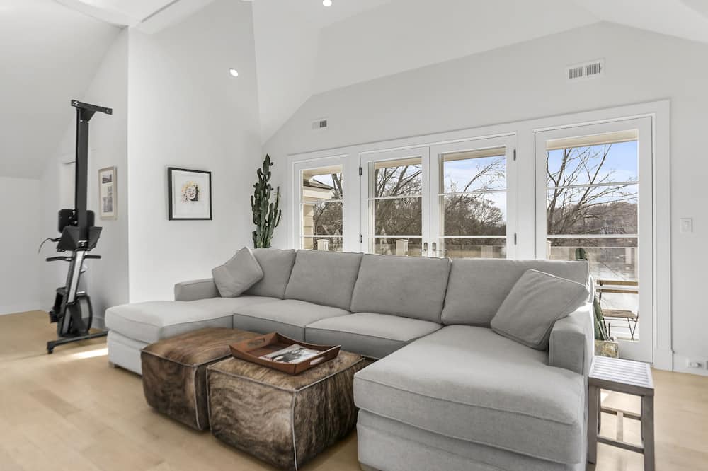 Photo of Livingroom in Westport
