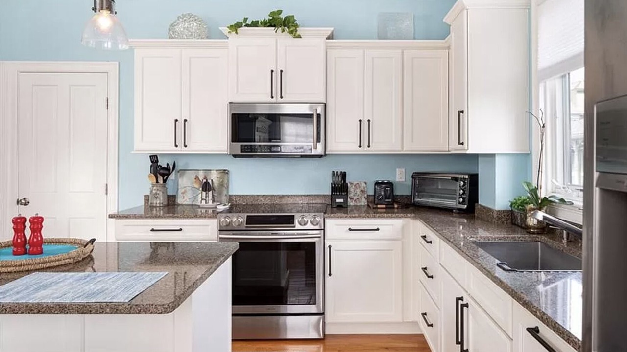 Photo of Kitchen in Off Broadway