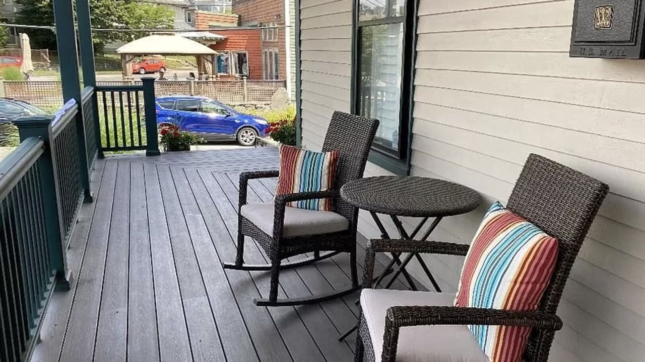 Photo of Patio Balcony in Off Broadway