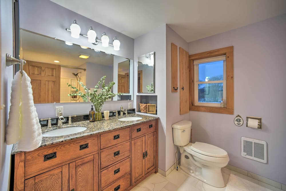 Photo of Bathroom in Harpersfield
