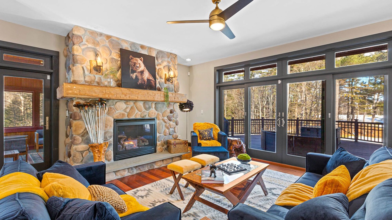 Photo of Livingroom in Bolton Landing
