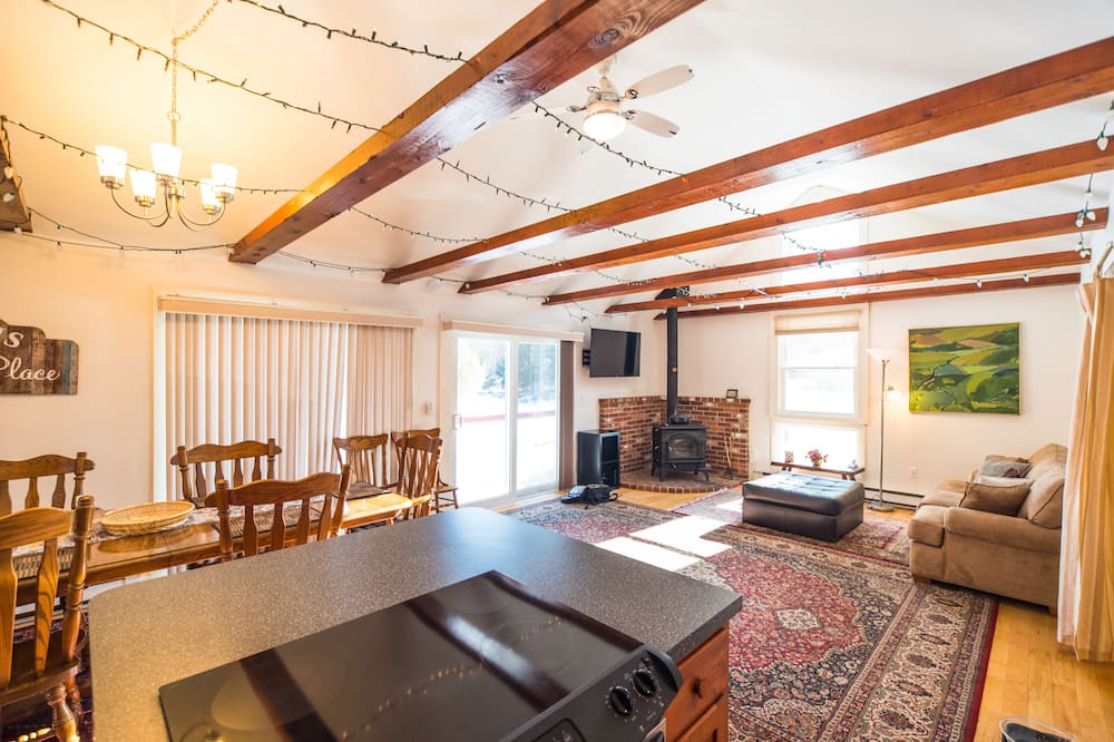 Photo of Livingroom in Hillsboro