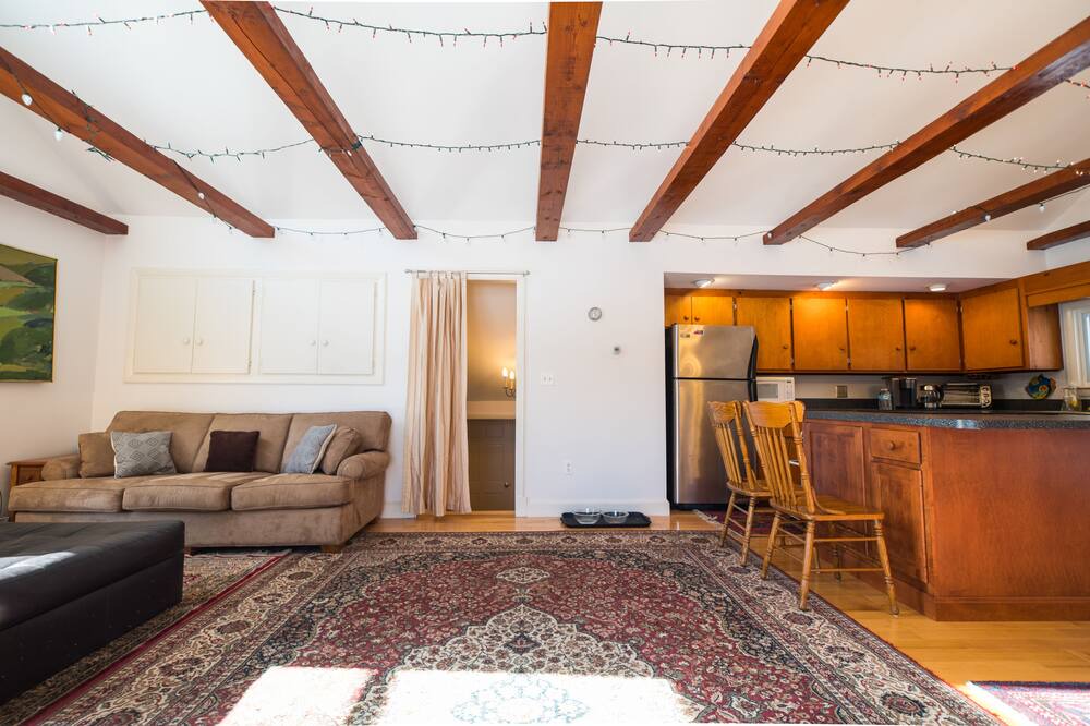 Photo of Livingroom in Hillsboro