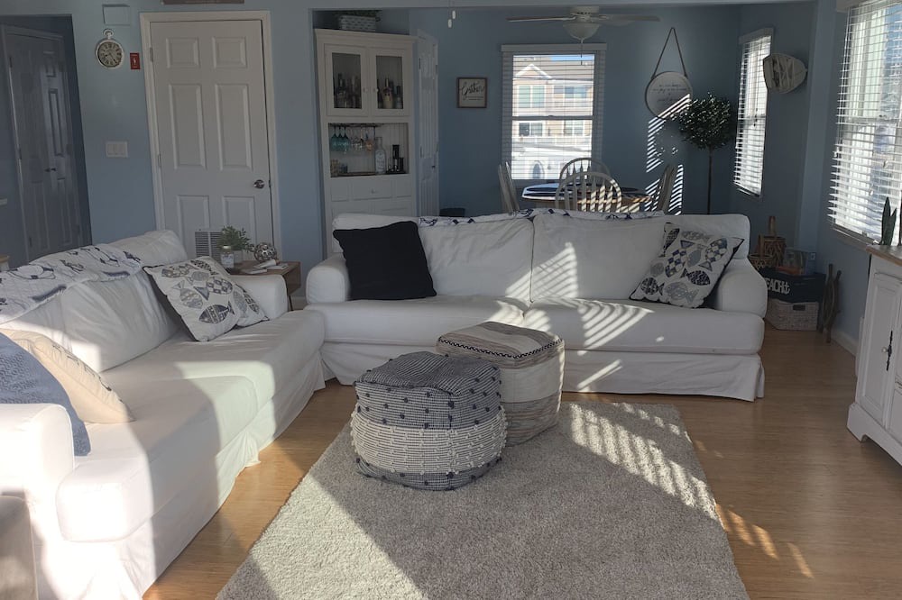 Photo of Livingroom in Beach Haven West