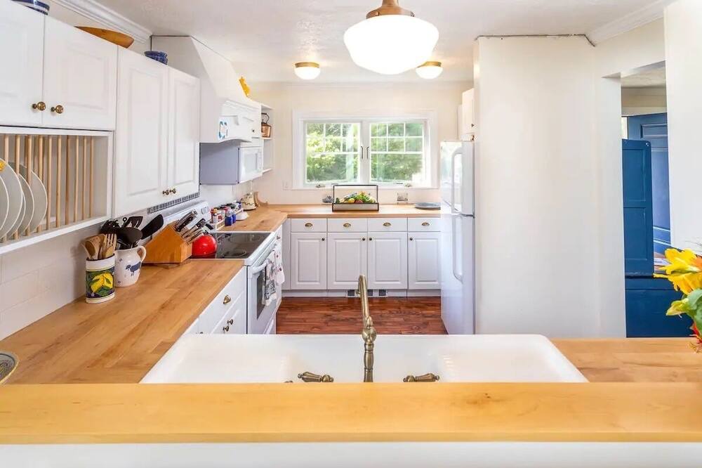 Photo of Kitchen in Higgins Beach
