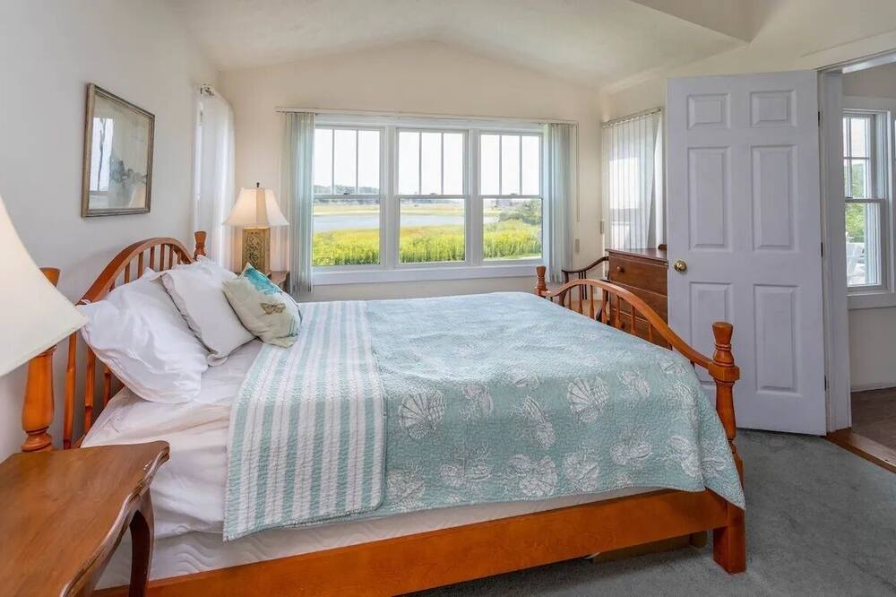 Photo of Bedroom in Higgins Beach