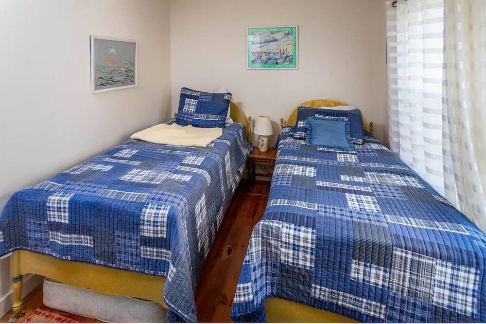 Photo of Bedroom in Higgins Beach