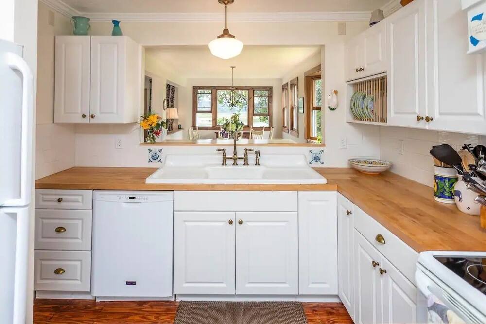 Photo of Kitchen in Higgins Beach