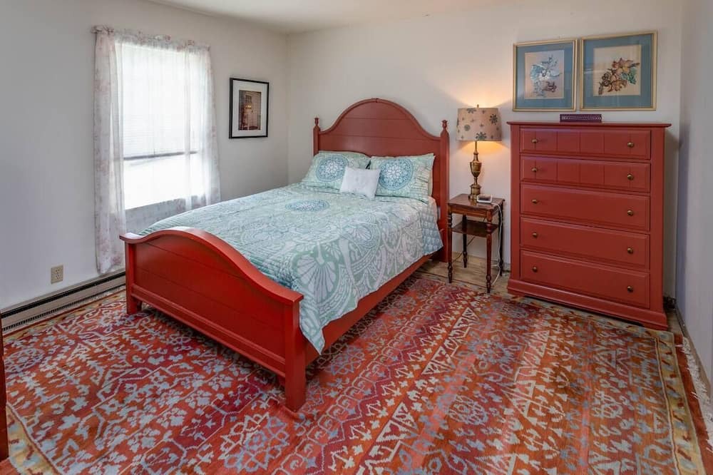 Photo of Bedroom in Higgins Beach