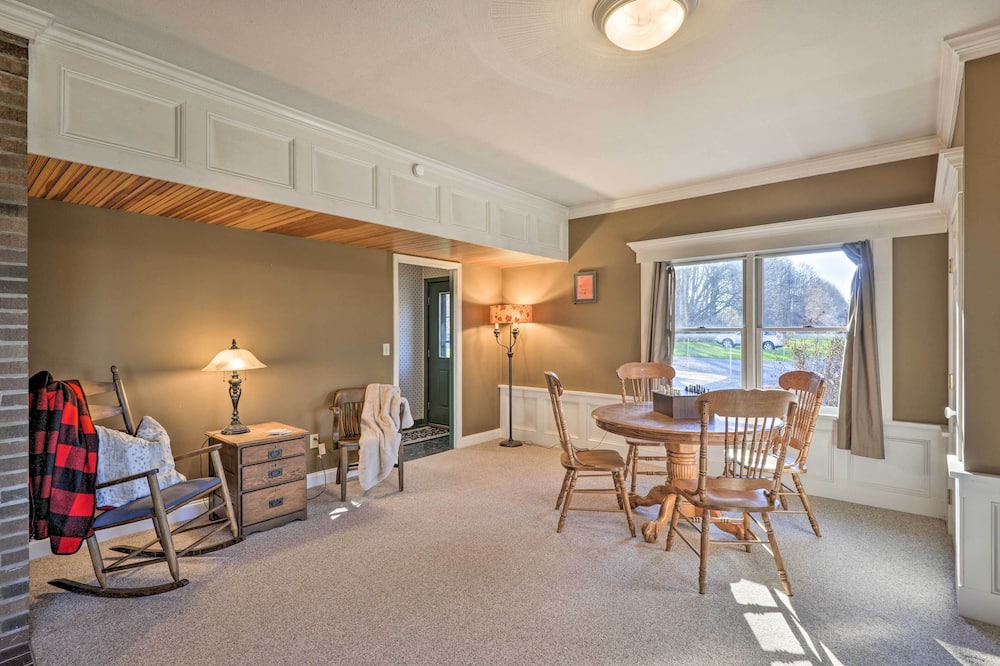 Photo of Livingroom in Tully