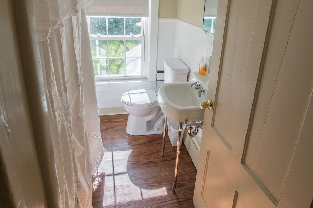 Photo of Bathroom in Williamstown
