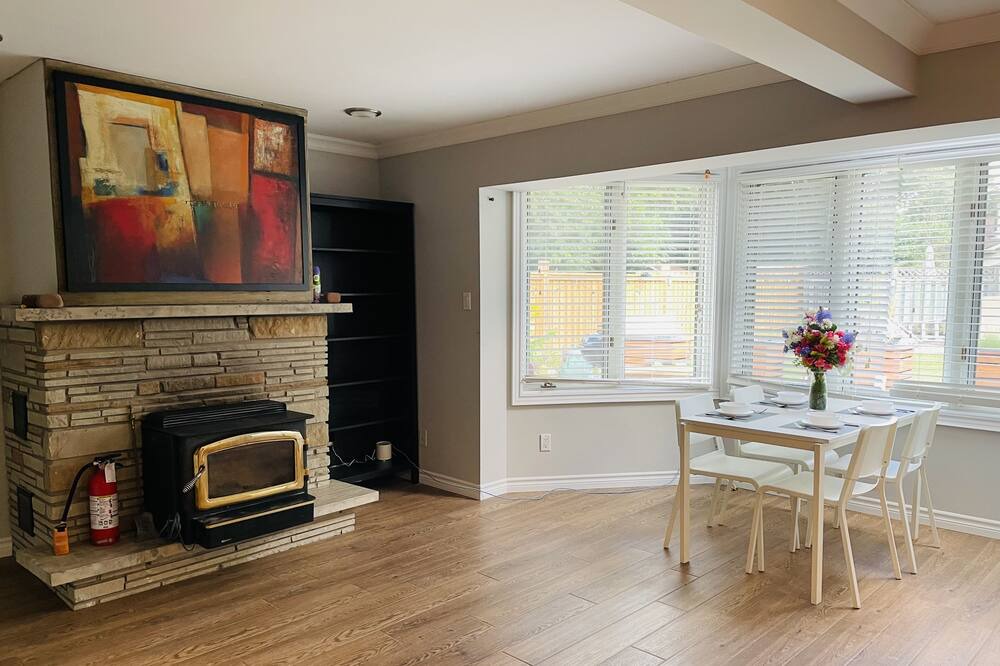 Photo of Livingroom in Lakeview