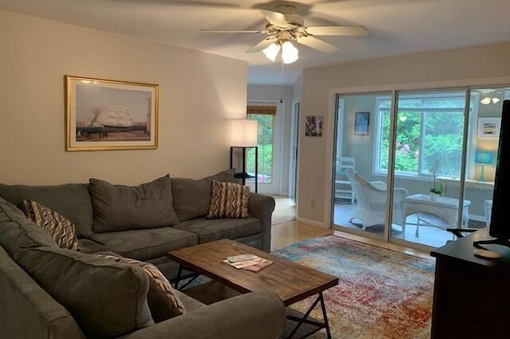 Photo of Livingroom in York Harbor