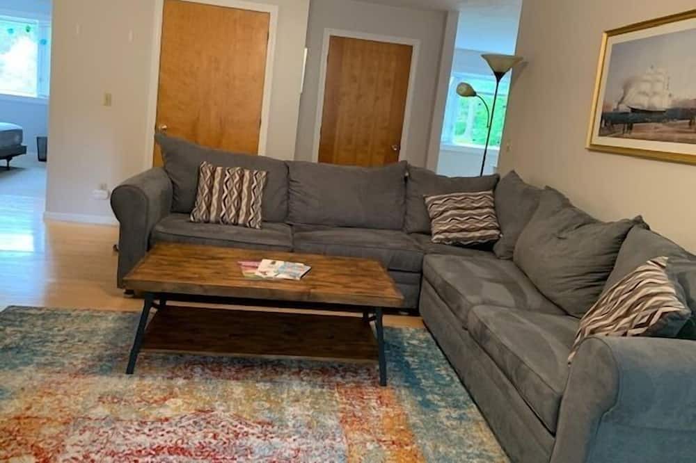Photo of Livingroom in York Harbor