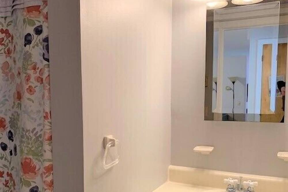 Photo of Bathroom in York Harbor