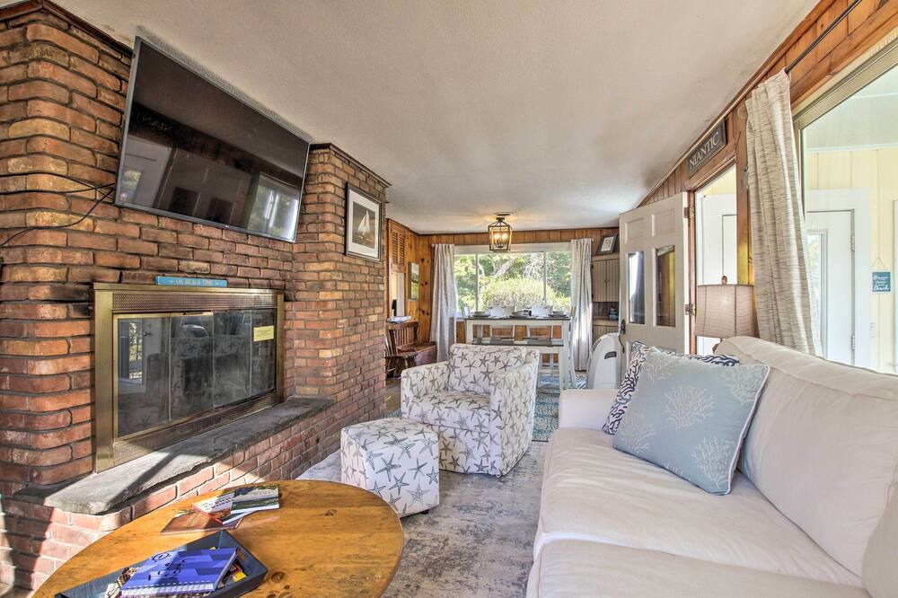 Photo of Livingroom in Niantic