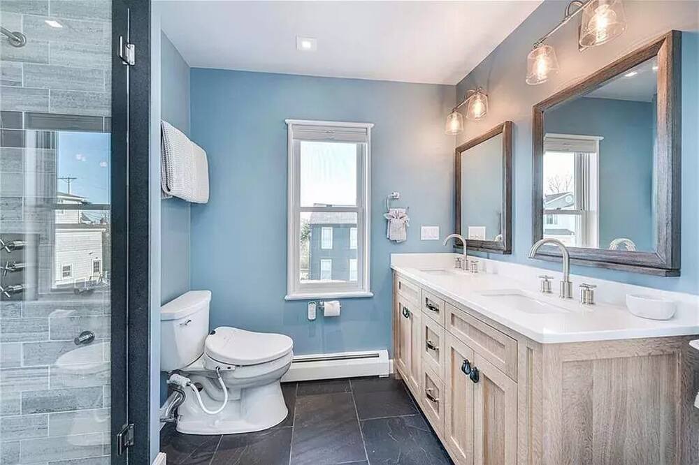 Photo of Bathroom in Fifth Ward