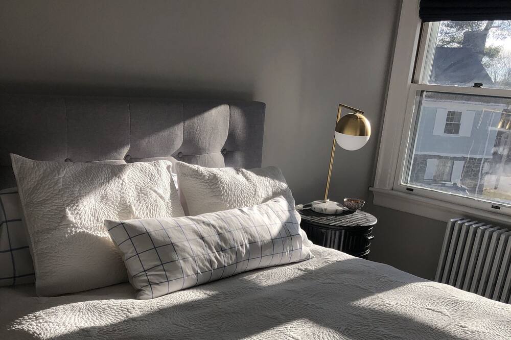 Photo of Bedroom in Rosemont