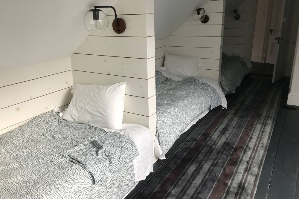 Photo of Bedroom in Rosemont