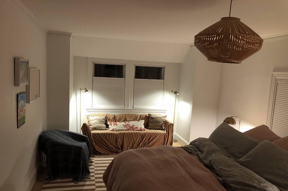 Photo of Bedroom in Rosemont