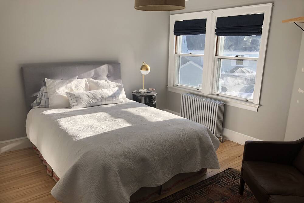 Photo of Bedroom in Rosemont