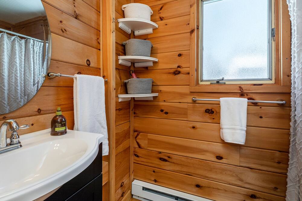 Photo of Bathroom in Lakeside