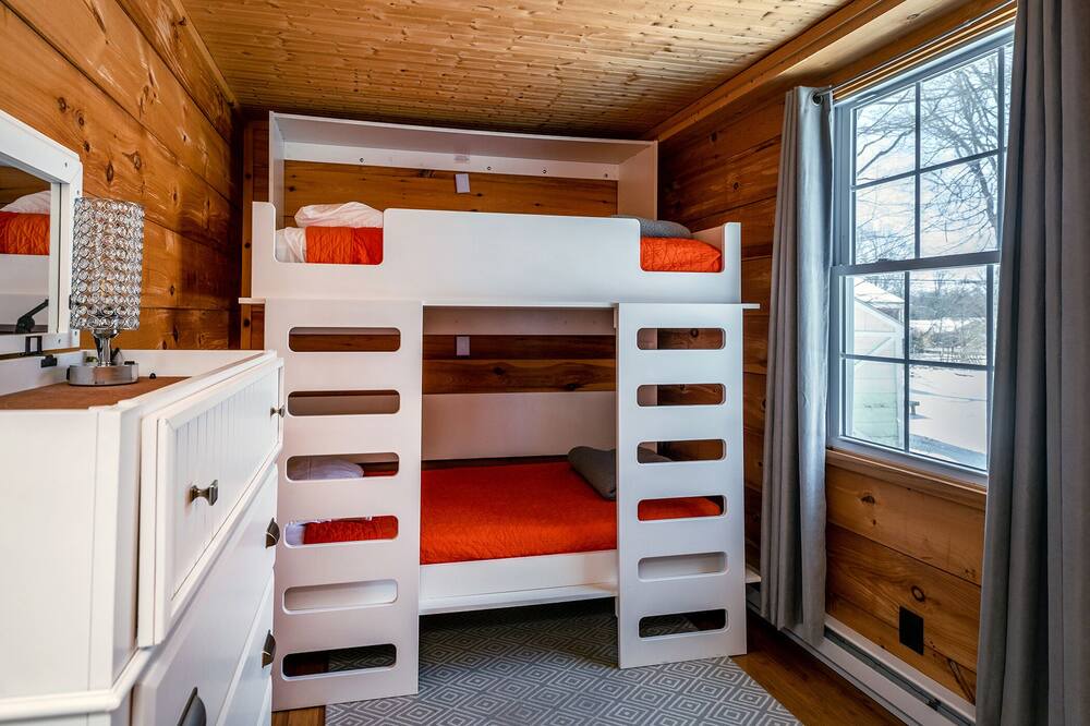 Photo of Bedroom in Lakeside