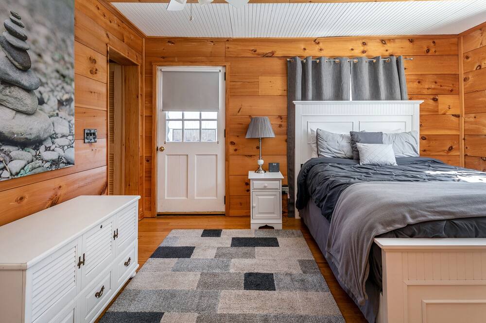 Photo of Bedroom in Lakeside