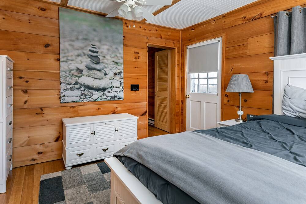 Photo of Bedroom in Lakeside
