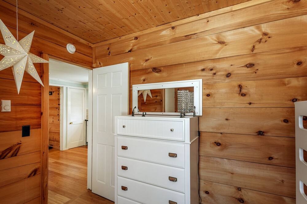 Photo of Bedroom in Lakeside