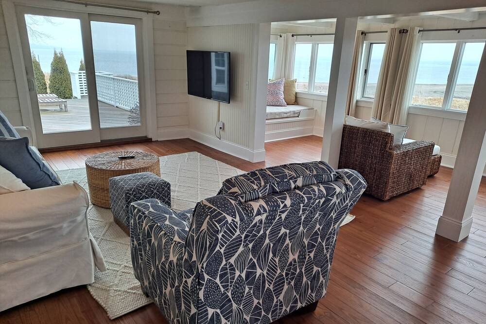Photo of Livingroom in Portsmouth