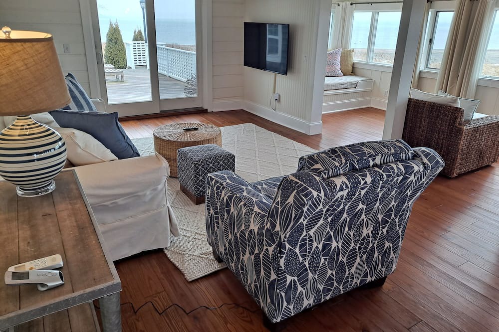 Photo of Livingroom in Portsmouth