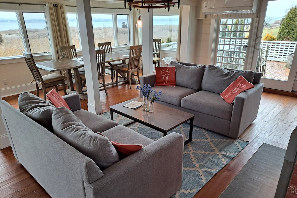 Photo of Livingroom in Portsmouth