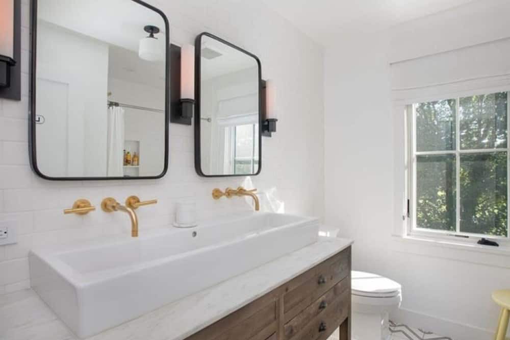 Photo of Bathroom in Sharon