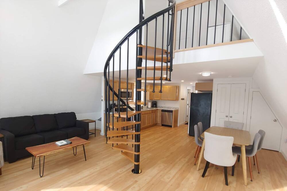 Photo of Livingroom in Sunapee