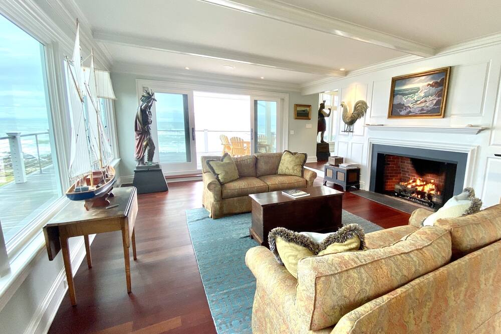 Photo of Livingroom in Cape Elizabeth