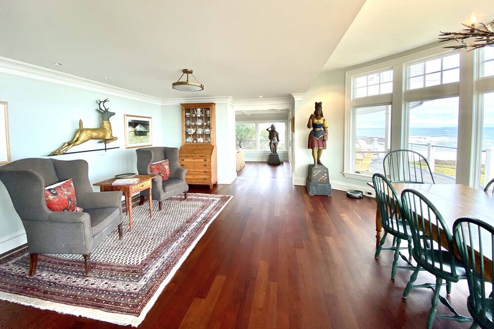 Photo of Livingroom in Cape Elizabeth