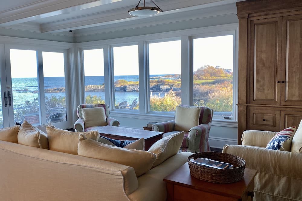 Photo of Livingroom in Cape Elizabeth