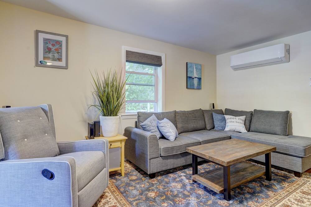Photo of Livingroom in York Harbor