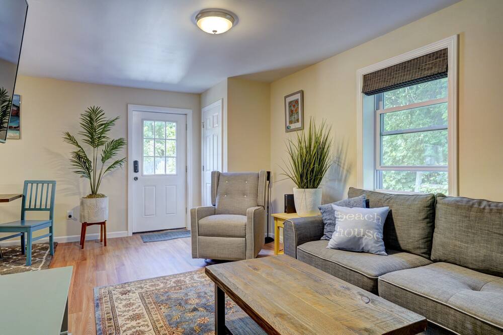 Photo of Livingroom in York Harbor