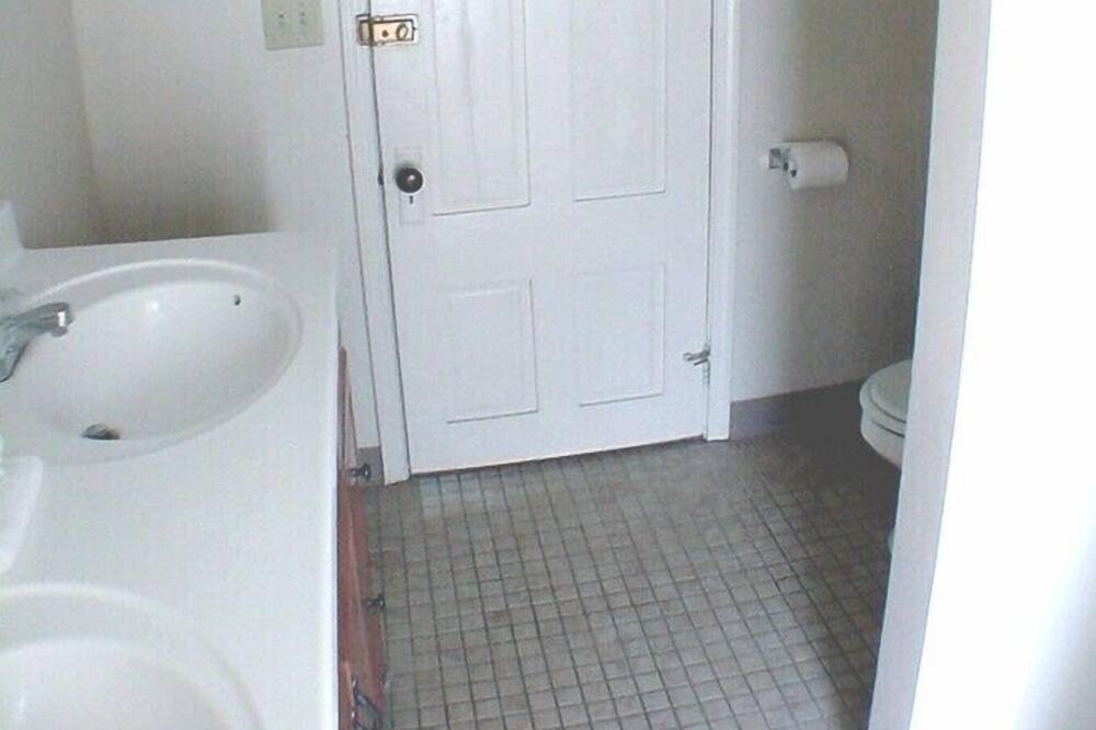 Photo of Bathroom in Weirs Beach