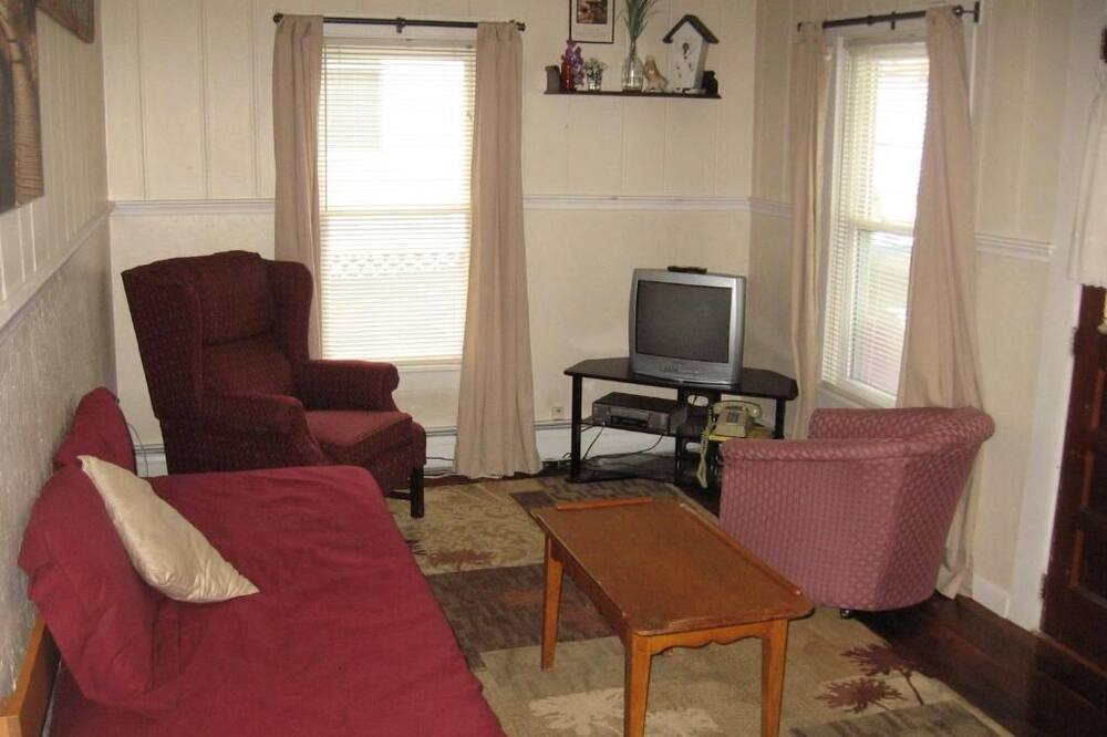 Photo of Livingroom in Weirs Beach