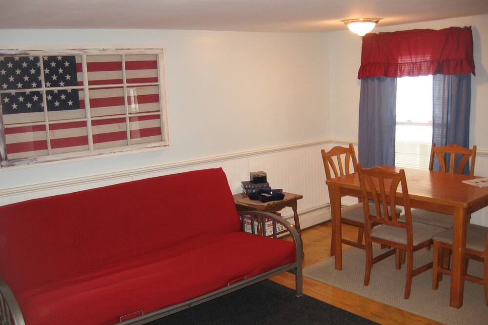 Photo of Livingroom in Weirs Beach